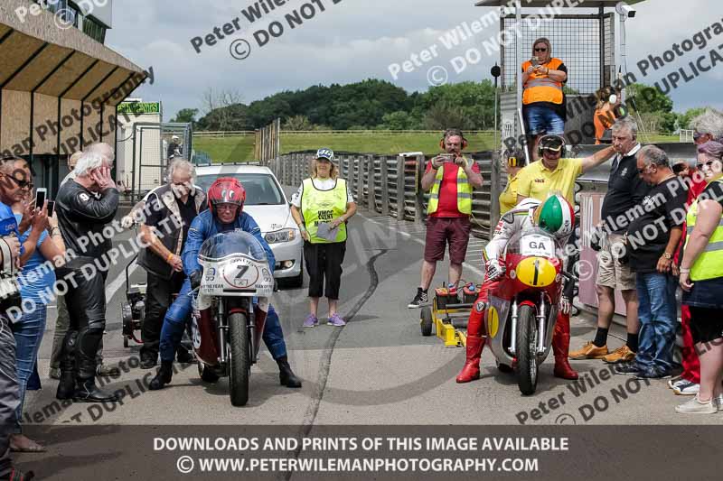 Vintage motorcycle club;eventdigitalimages;mallory park;mallory park trackday photographs;no limits trackdays;peter wileman photography;trackday digital images;trackday photos;vmcc festival 1000 bikes photographs